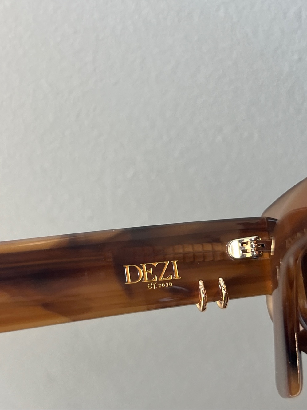 DEZI Cuffed Sunglasses Half & Half Tortoise Congnac -Gold - Picture 4 of 16